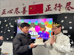 学生自发为班主任送生日祝福 老师：感受双向奔赴的温暖